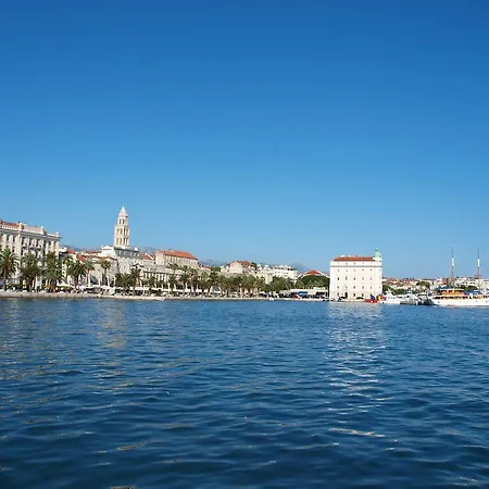 City Center Apartment 4 People Split