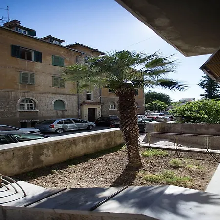 City Center Apartment 4 People Daire